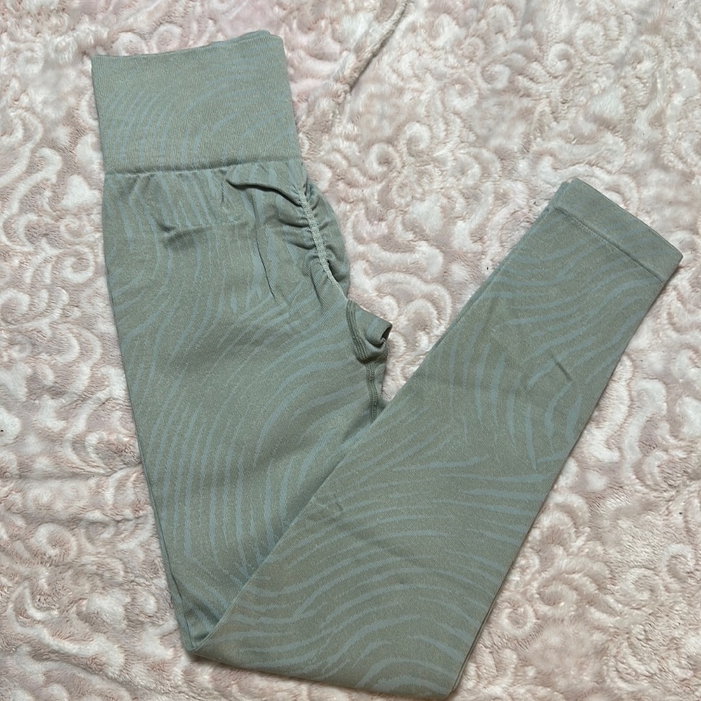 COPY - Bo&Tee leggings. Sage green.